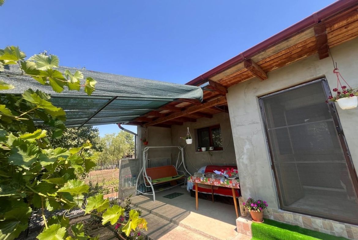 Casă individuală de vânzare în Braniștea – Teren 464 mp -76000 euro