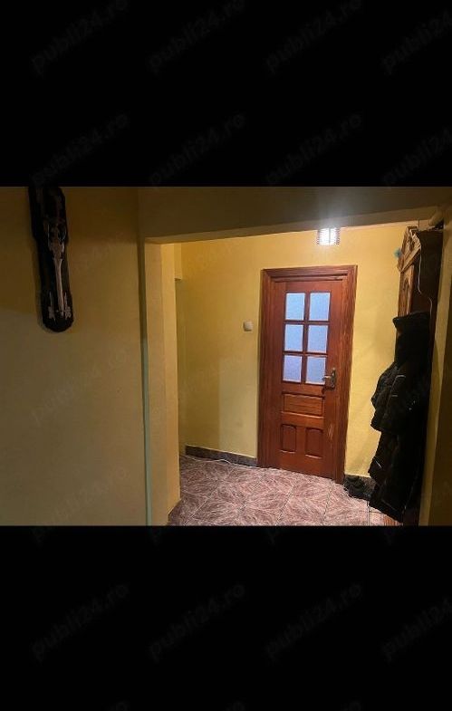 De inchiriat apartament 3 camere I. C. Frimu, et. 3, 450 euro