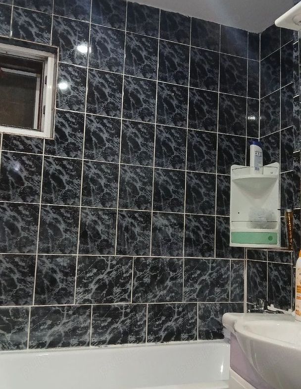 De inchiriat apartament 3 camere I. C. Frimu, et. 3, 450 euro