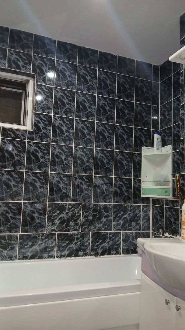 De inchiriat apartament 3 camere I. C. Frimu, et. 3, 450 euro