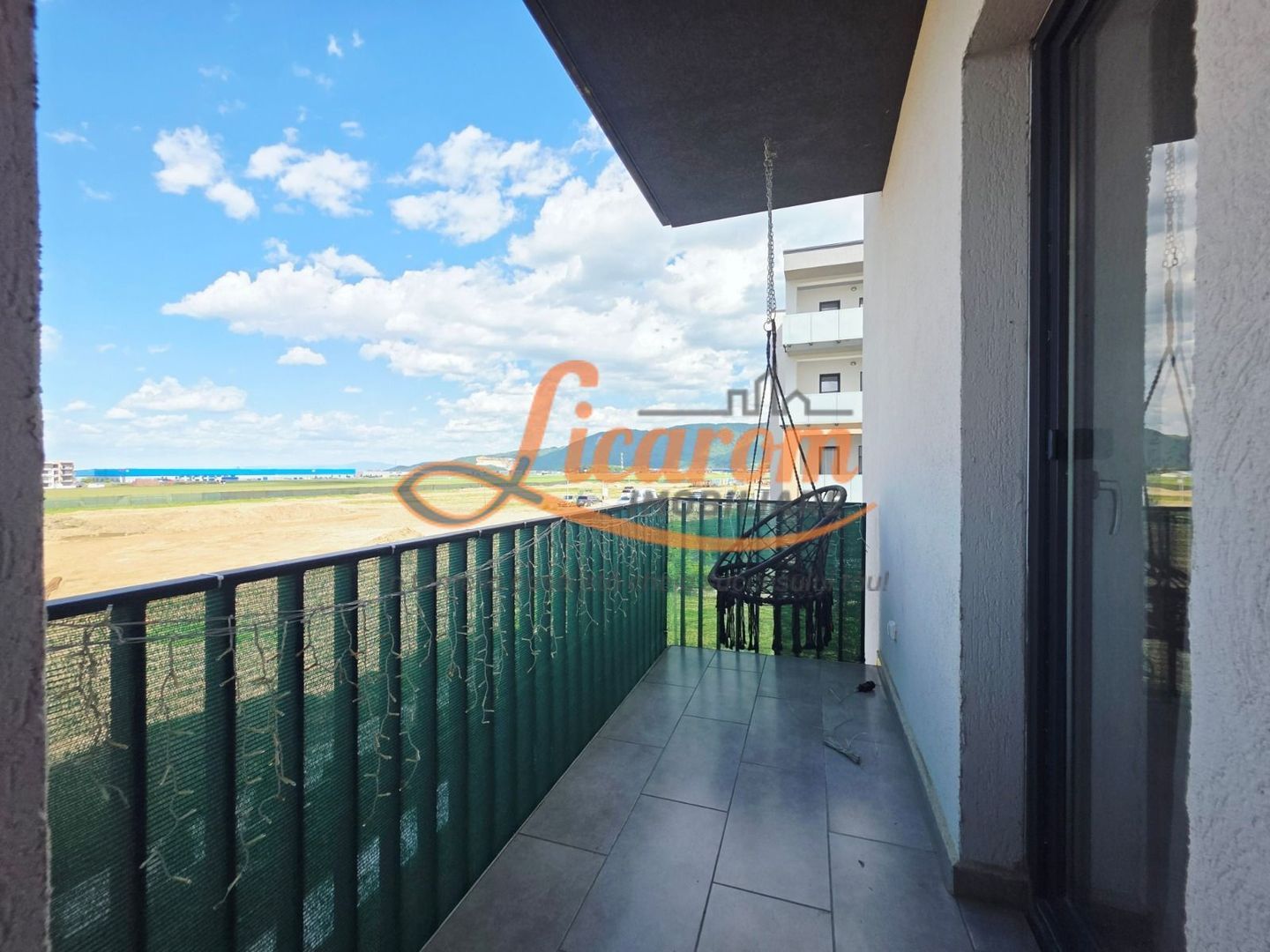 Apartament 2 camere, mobilat, lift, parcare, animale,Cristian BV