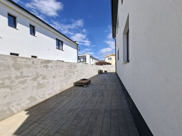 Casa moderna 3 camere P+1 curte privata libera 170 mp in Arhitectilor
