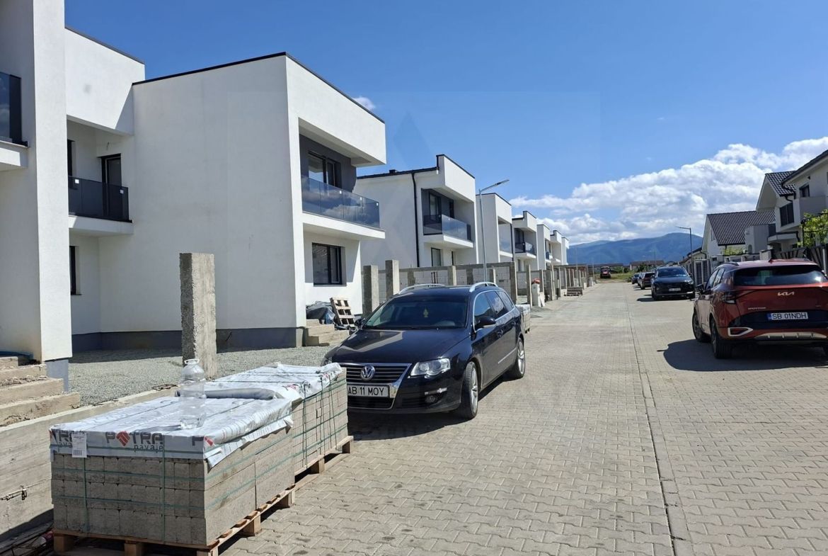 Casa moderna 3 camere P+1 curte privata libera 170 mp in Arhitectilor