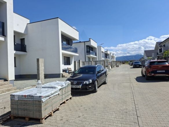 Casa moderna 3 camere P+1 curte privata libera 170 mp in Arhitectilor