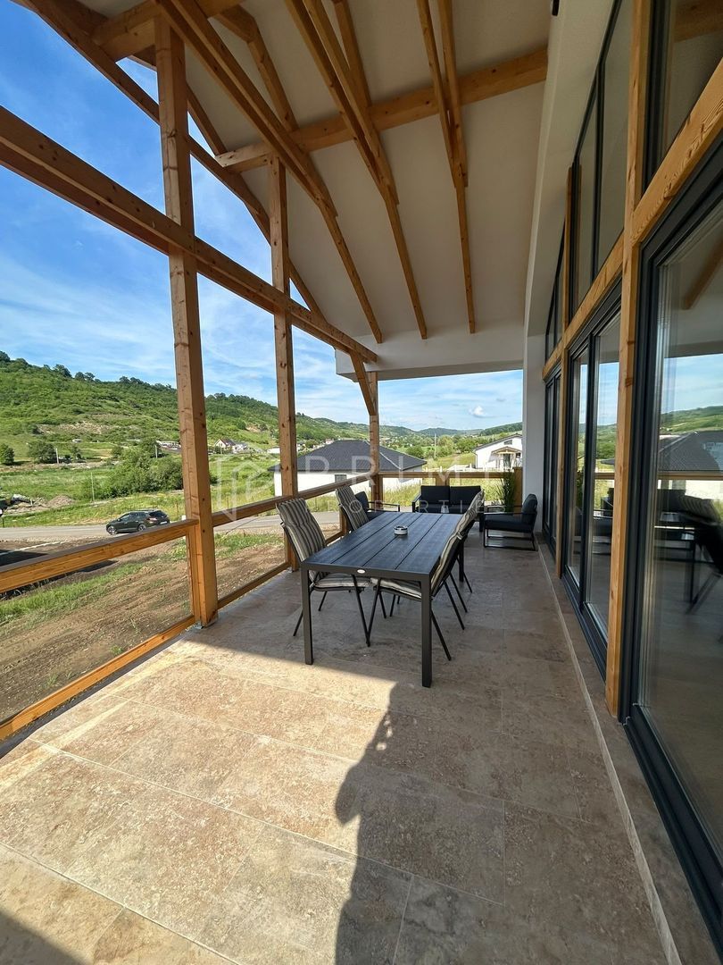Casă modernă de închiriat – Eleganță și confort în Livezeni - foto 13