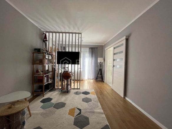 Casă cu 3 camere de închiriat –Curte privata, zona semicentrala