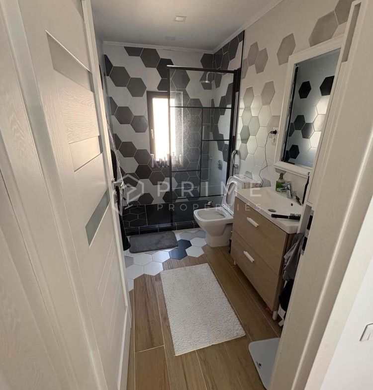 Casă cu 3 camere de închiriat –Curte privata, zona semicentrala