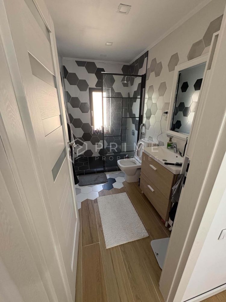 Casă cu 3 camere de închiriat –Curte privata, zona semicentrala