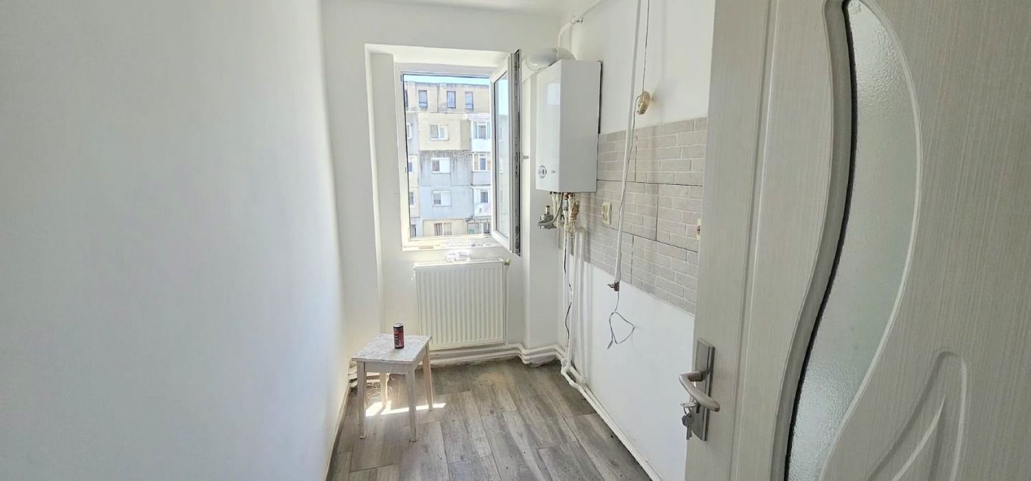 De vanzare apartament cu 2 camere, renovat, etaj9, Viziru 3, 43.000 euro