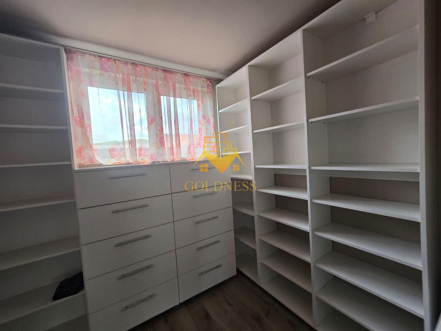 Duplex, 4 camere, modern, curte, terasă, 200mp teren, Florești