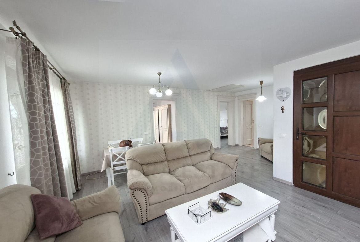 Casa individuala 5 camere 2 bai cu pivnita si pod in Selimbar