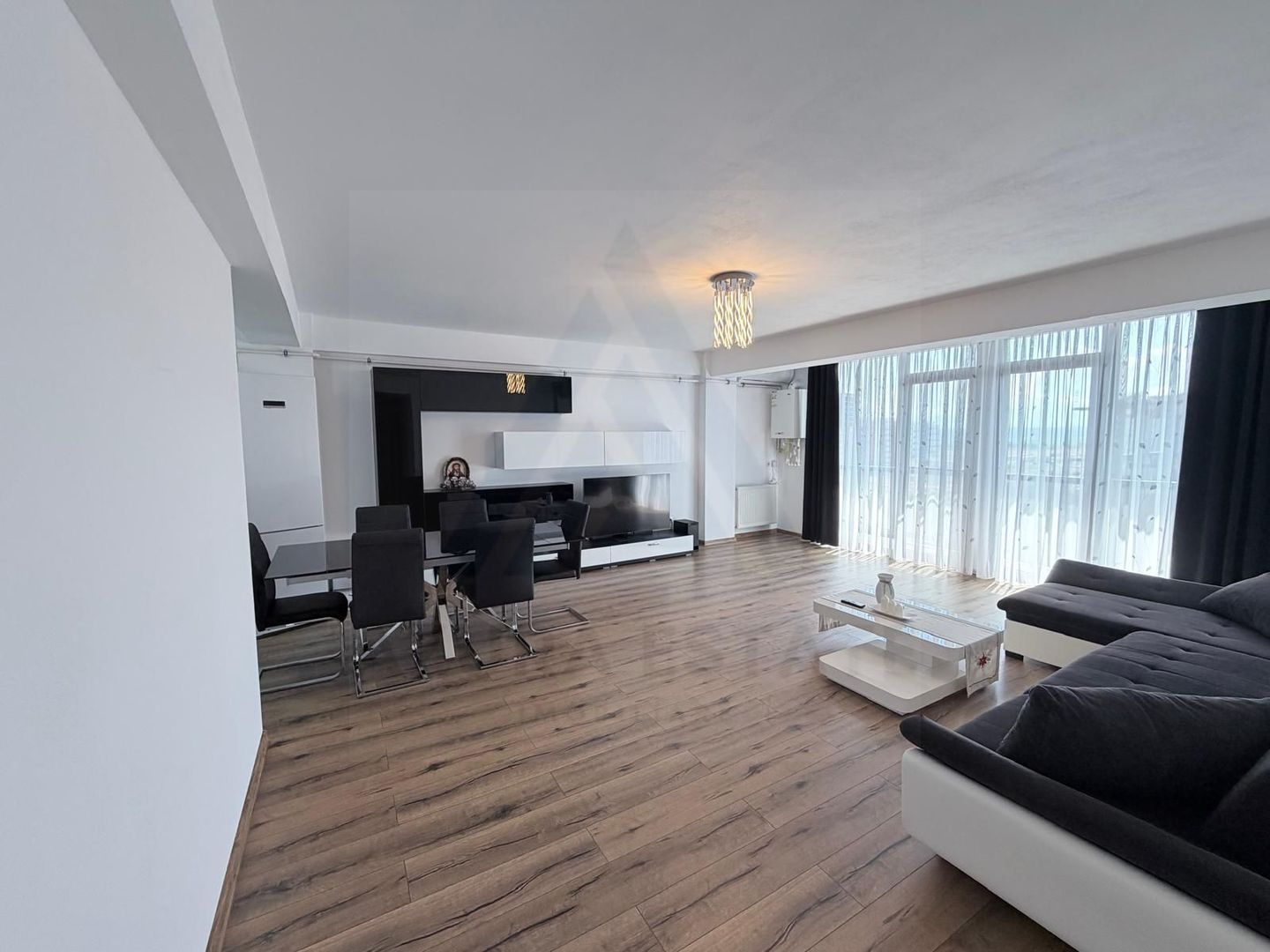 Apartament modern 80 mp  3 camere 2 balcoane  zona Doamna Stanca