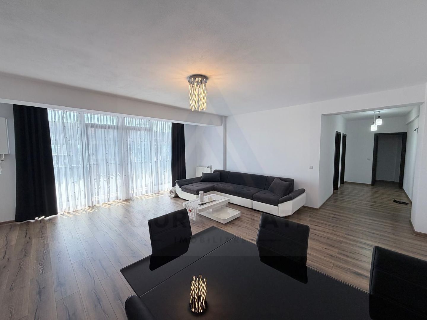 Apartament modern 80 mp  3 camere 2 balcoane  zona Doamna Stanca