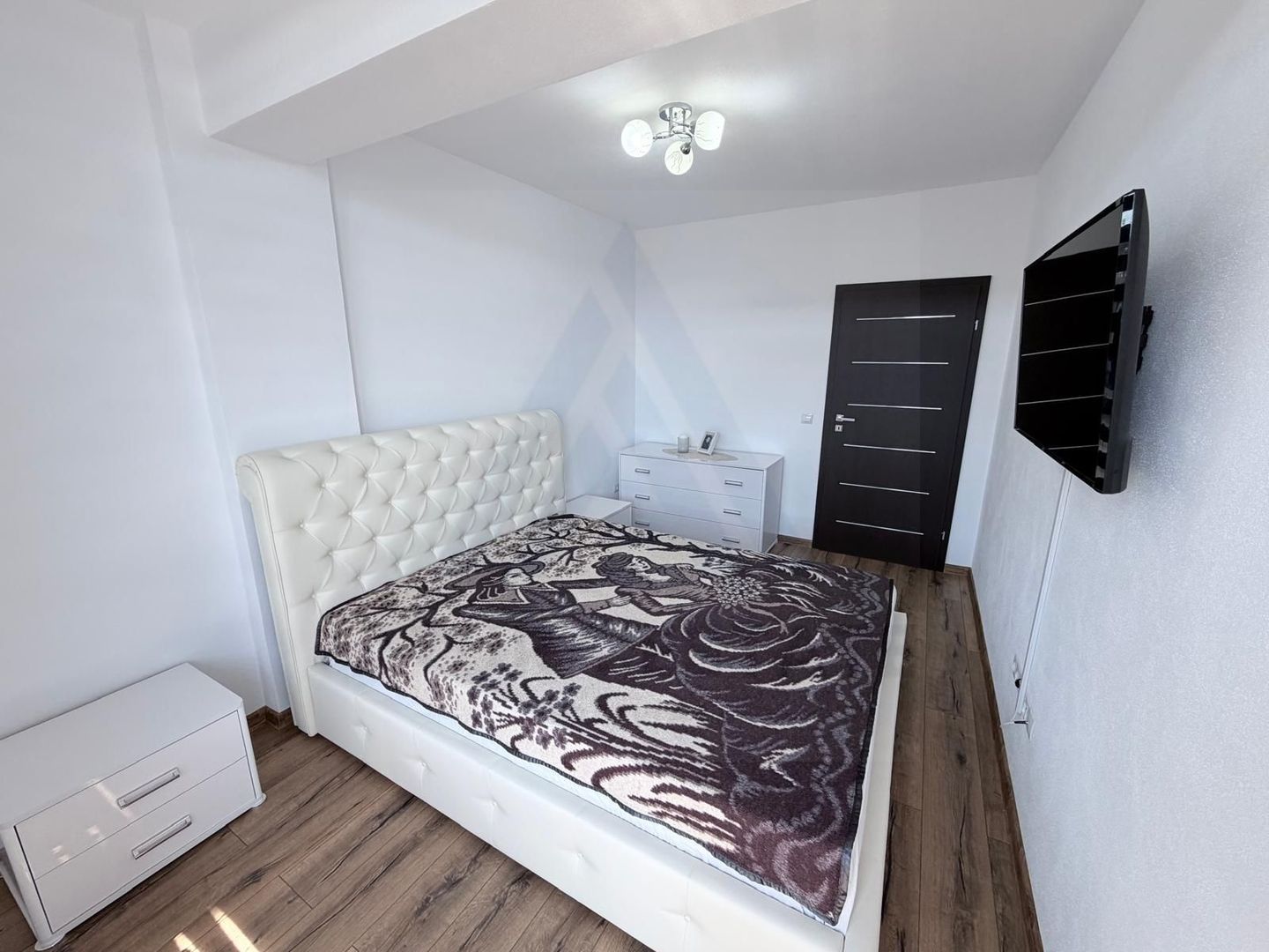 Apartament modern 80 mp  3 camere 2 balcoane  zona Doamna Stanca