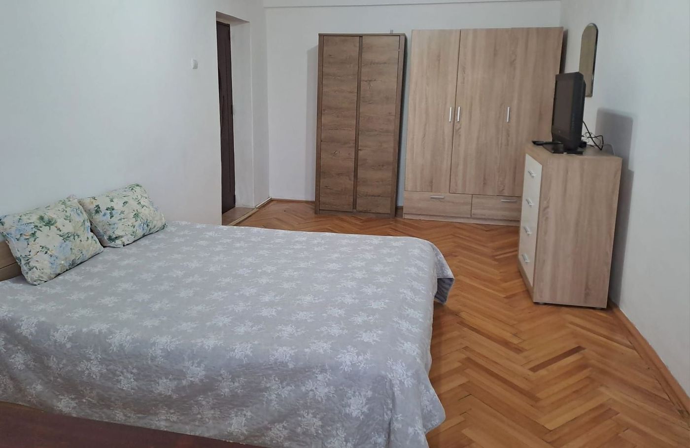 De inchiriat  apartament 2 camere Ultracentral, et. 1, 1800 lei - Imagine principala