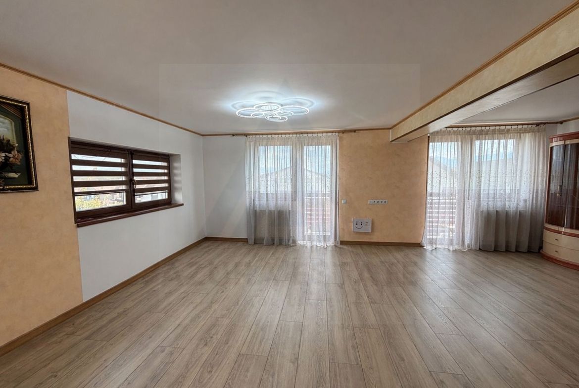 Casa la cheie 5 camere 350 mp curte libera 4 bai P+1+M Arhitectilor - foto 11
