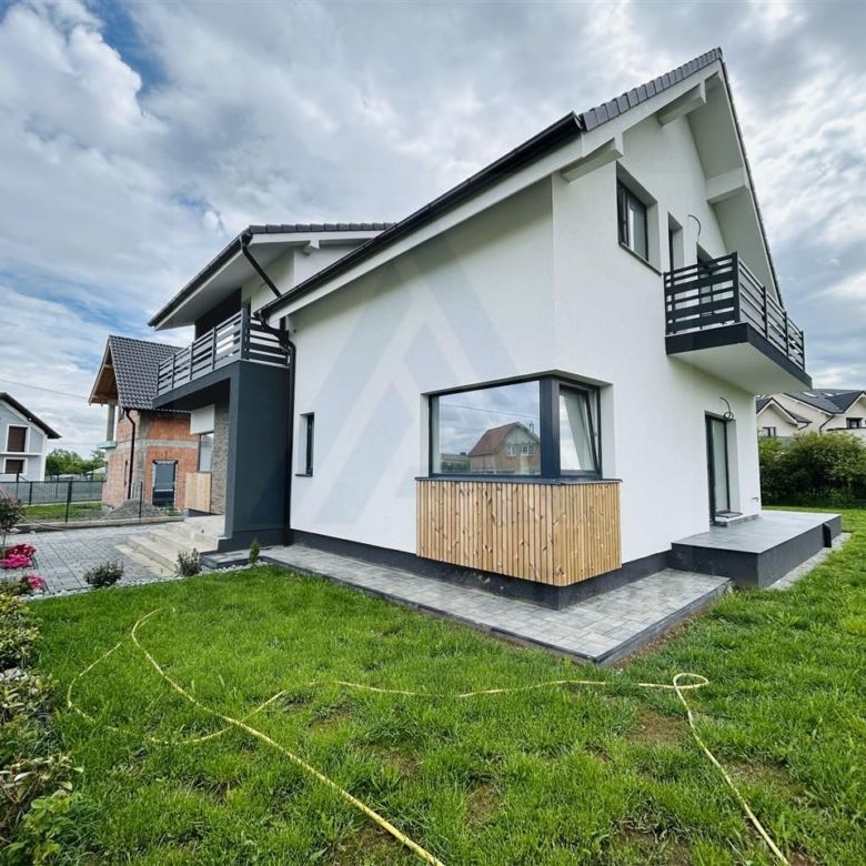 Casa intabulata premium finisata 5 camere curte 490 mp in Cristian