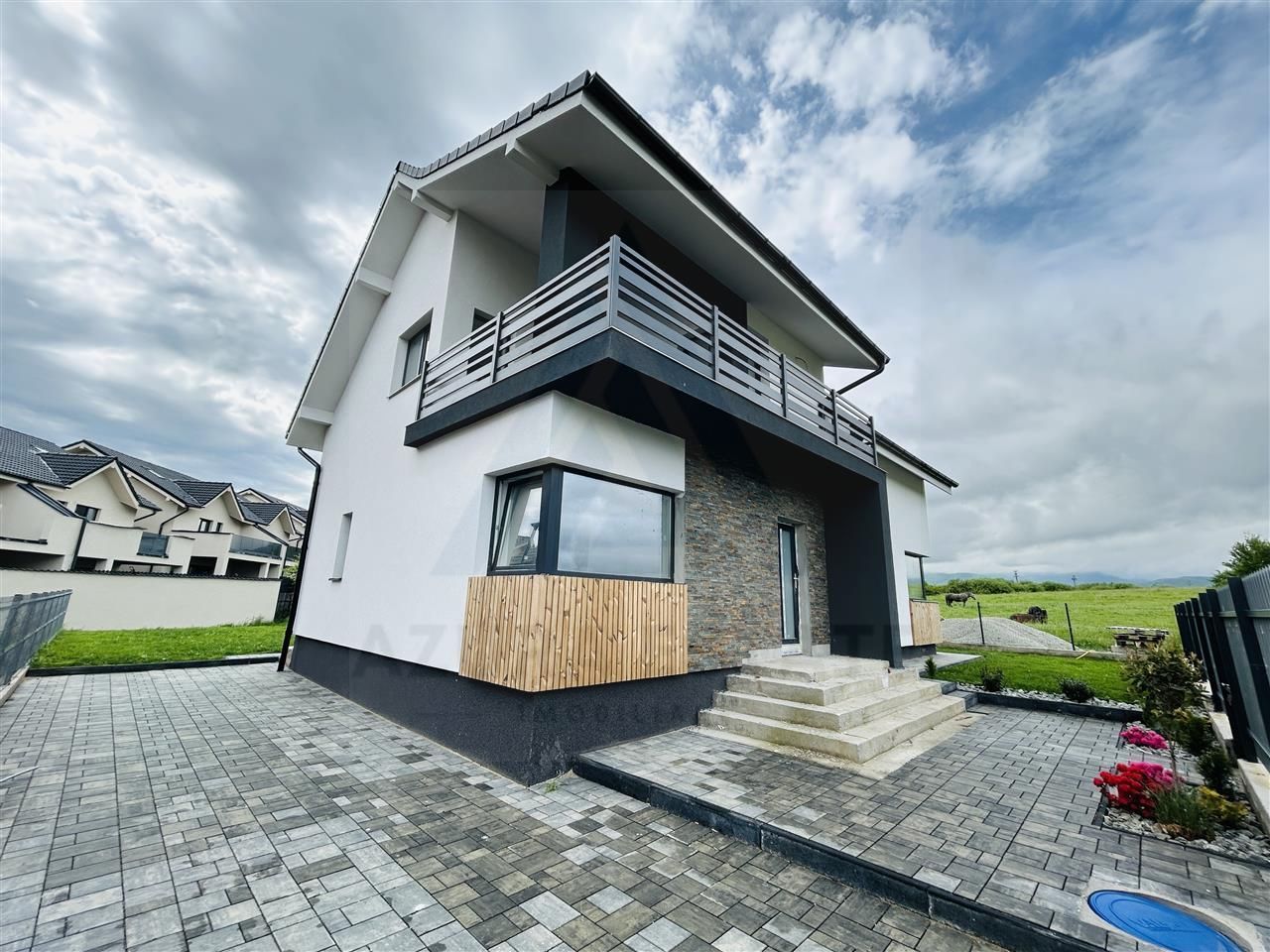 Casa intabulata premium finisata 5 camere curte 490 mp in Cristian - foto 2