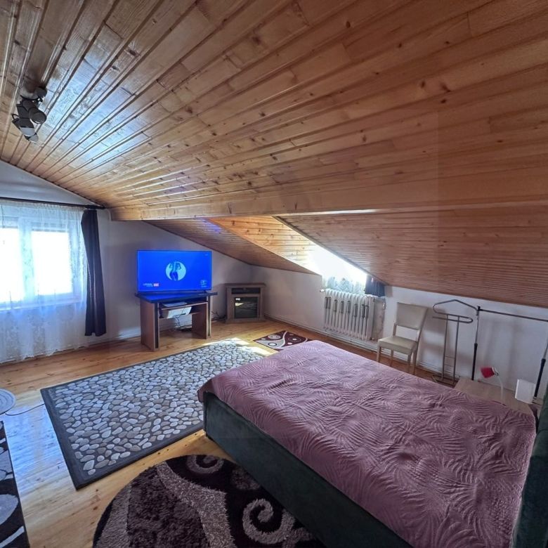 Apartament 3 camere decomandat 78 mp pivnita curte in zona Centrala - Imagine principala
