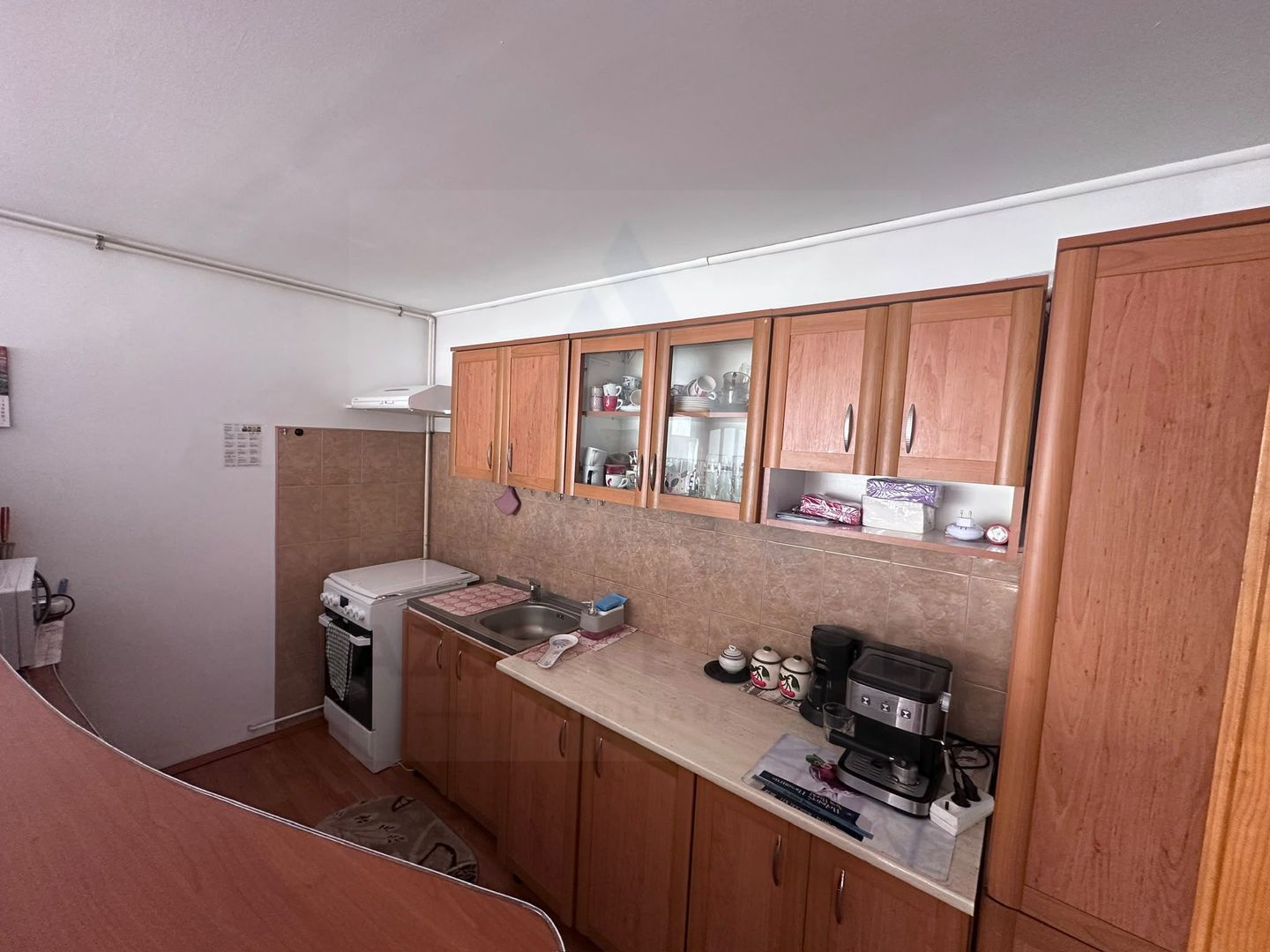 Apartament 3 camere decomandat 78 mp pivnita curte in zona Centrala - foto 4