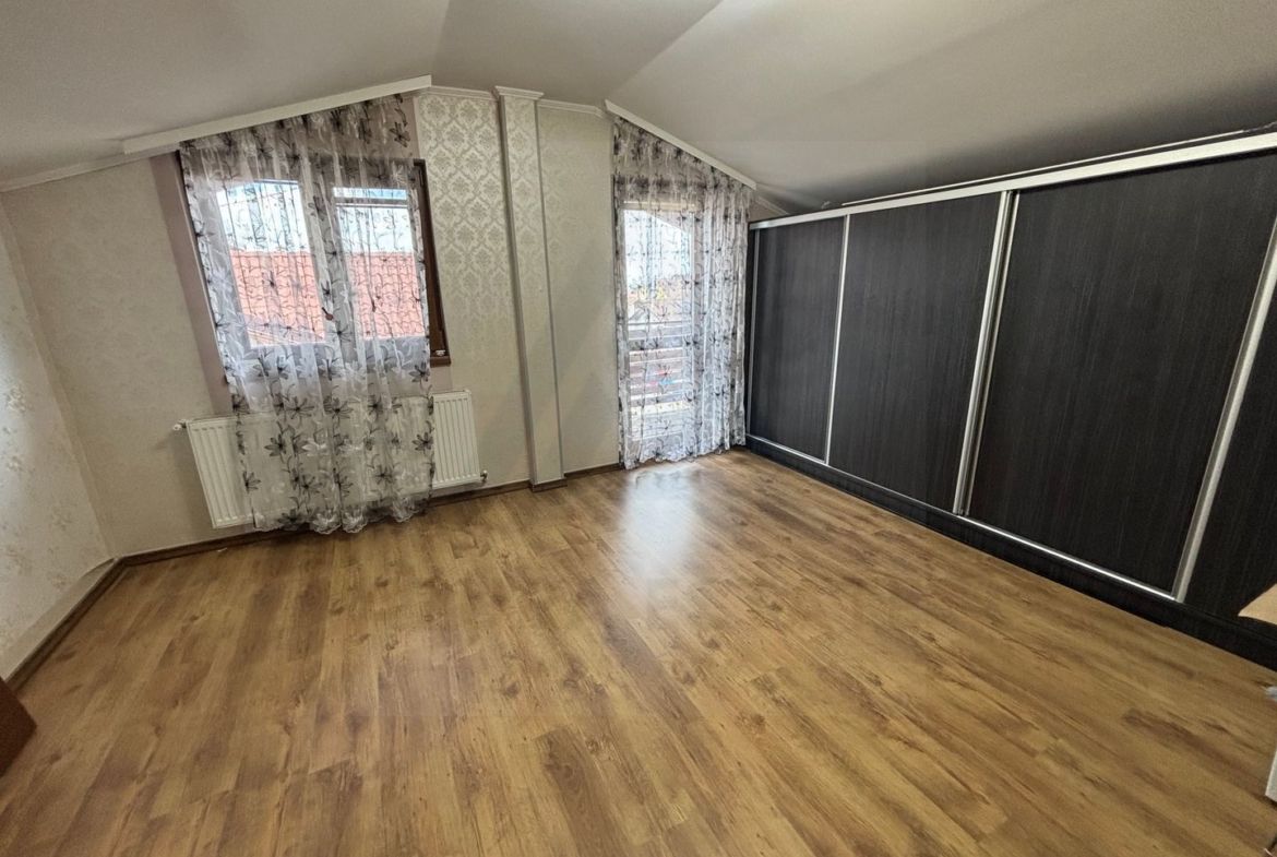 Casa la cheie 5 camere 350 mp curte libera 4 bai P+1+M Arhitectilor - foto 13