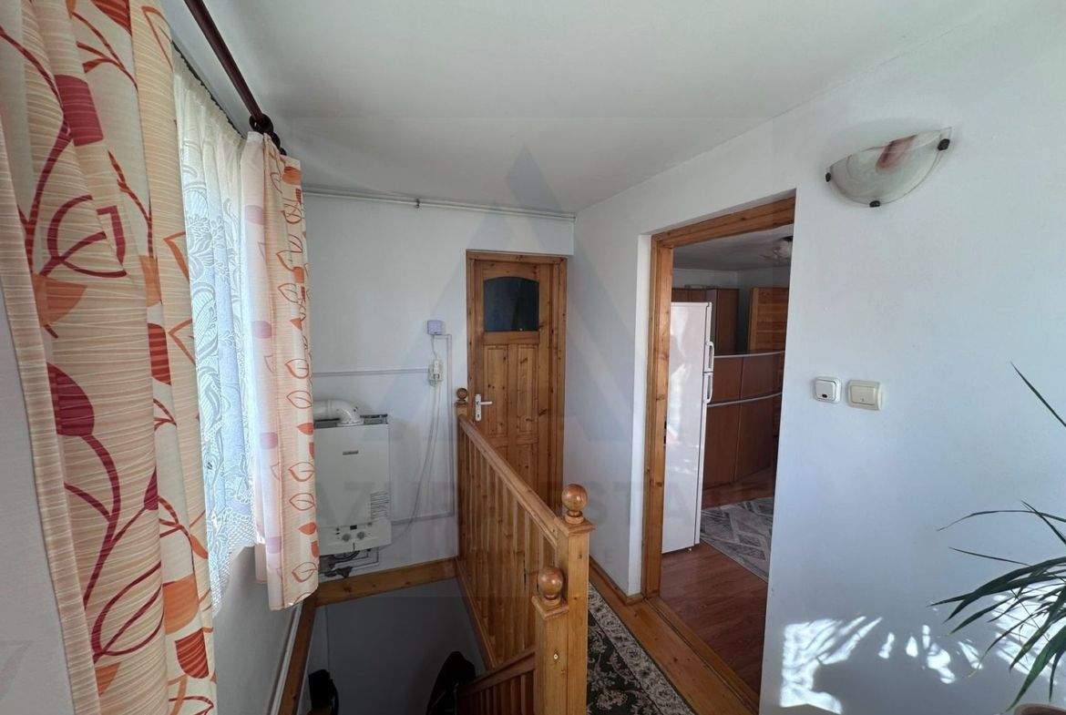 Apartament 3 camere decomandat 78 mp pivnita curte in zona Centrala - foto 6