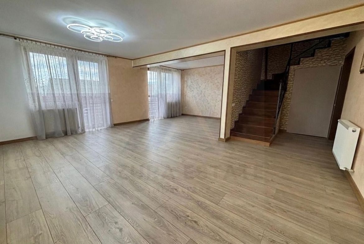 Casa la cheie 5 camere 350 mp curte libera 4 bai P+1+M Arhitectilor - foto 14