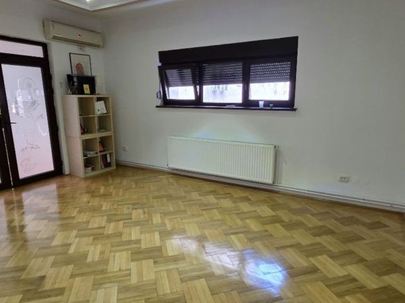 Dacia apartament 4 camere nemobilate de inchiriat - foto 3