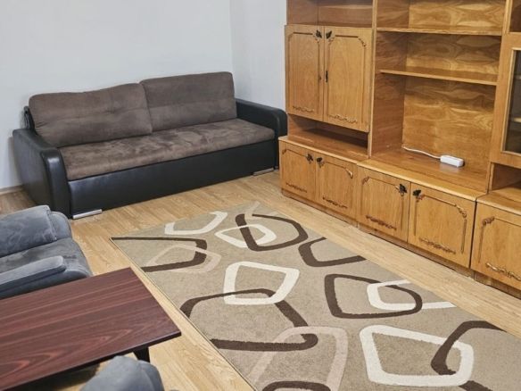 De inchiriat apartament cu 2 camere, etaj 4/4 Piata Centrala, 360 euro - Imagine principala