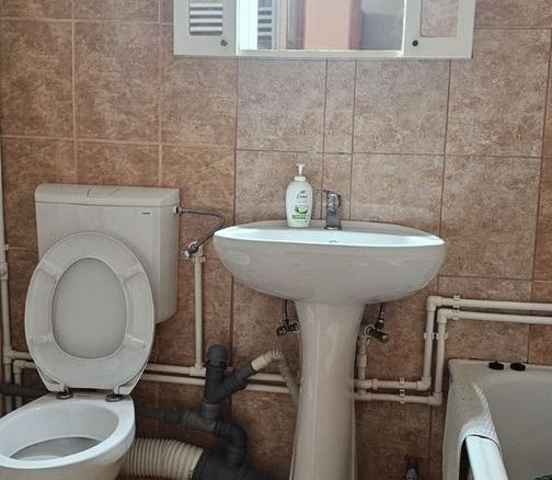 De inchiriat apartament cu 2 camere, etaj 4/4 Piata Centrala, 360 euro - foto 2