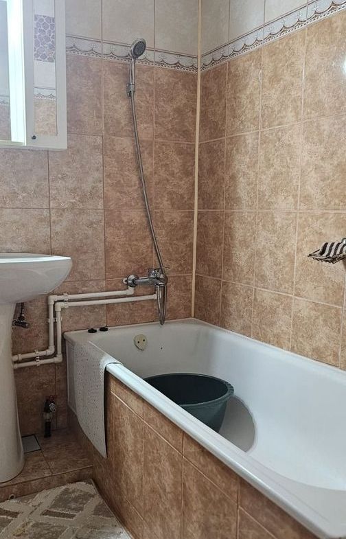 De inchiriat apartament cu 2 camere, etaj 4/4 Piata Centrala, 360 euro - foto 3