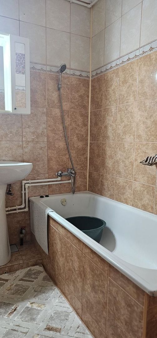 De inchiriat apartament cu 2 camere, etaj 4/4 Piata Centrala, 360 euro - foto 3