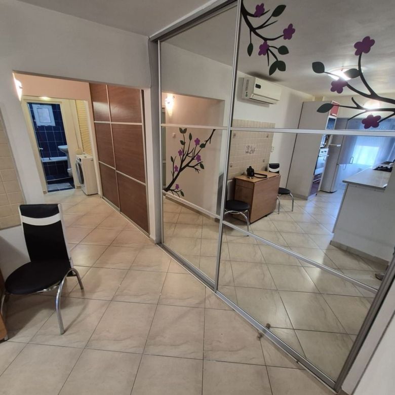 De inchiriat apartament cu 3 camere, etaj 3, Micro 16, 450 euro - Imagine principala