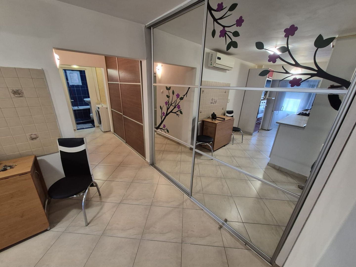 De inchiriat apartament cu 3 camere, etaj 3, Micro 16, 450 euro - Imagine principala