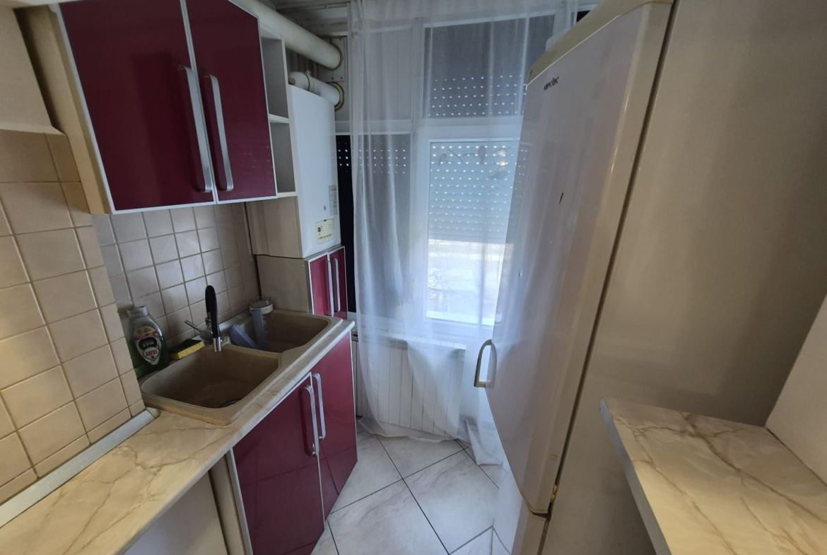 De inchiriat apartament cu 3 camere, etaj 3, Micro 16, 450 euro - foto 4