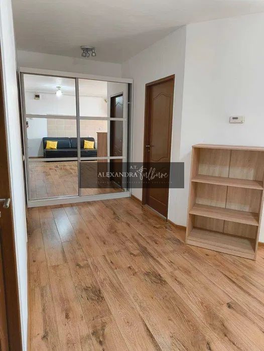 Apartament de vanzare, 2 camere, etaj intermediar, balcon, parcare - foto 3