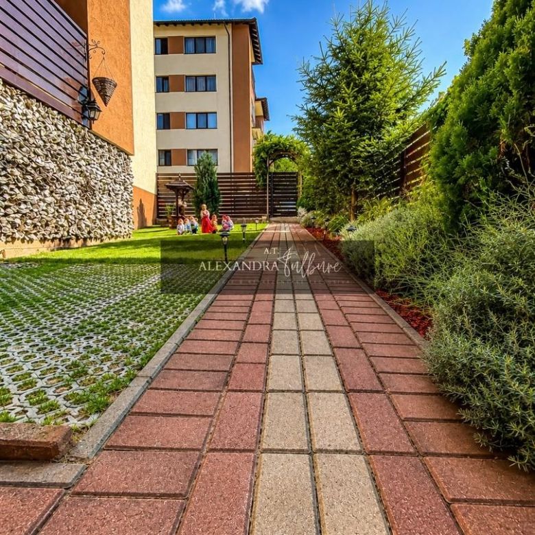 Apartament 3 camere, curte, boxa, parcare, Sub Cetate - Imagine principala