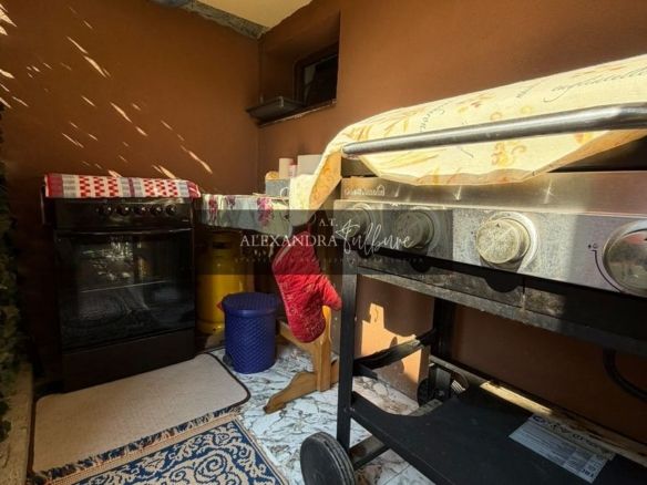 Apartament 3 camere, curte, boxa, parcare, Sub Cetate - foto 2