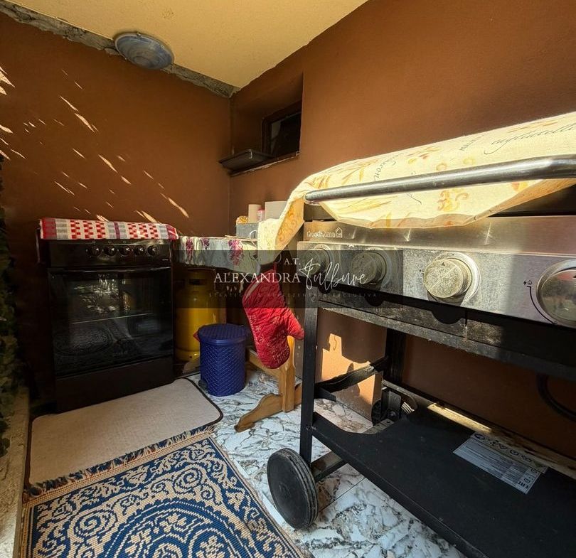 Apartament 3 camere, curte, boxa, parcare, Sub Cetate - foto 2