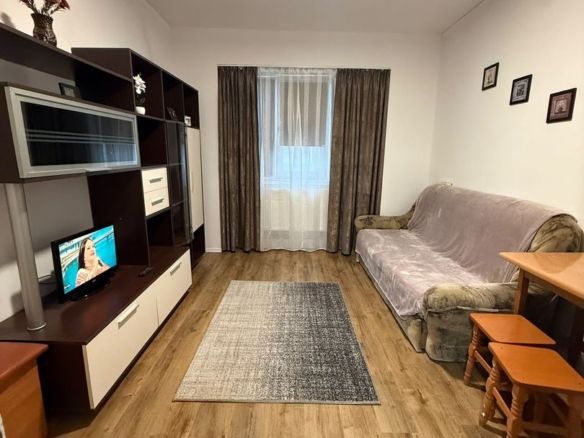 De vanzare garsoniera micro 40, et. 3/3, 27.000 euro