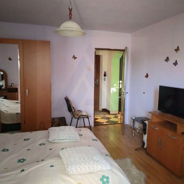 Apartament 2 camere 45 mp utili renovat etaj 3 in Cisnadie - Imagine principala