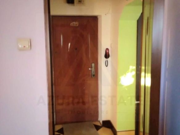 Apartament 2 camere 45 mp utili renovat etaj 3 in Cisnadie - foto 3