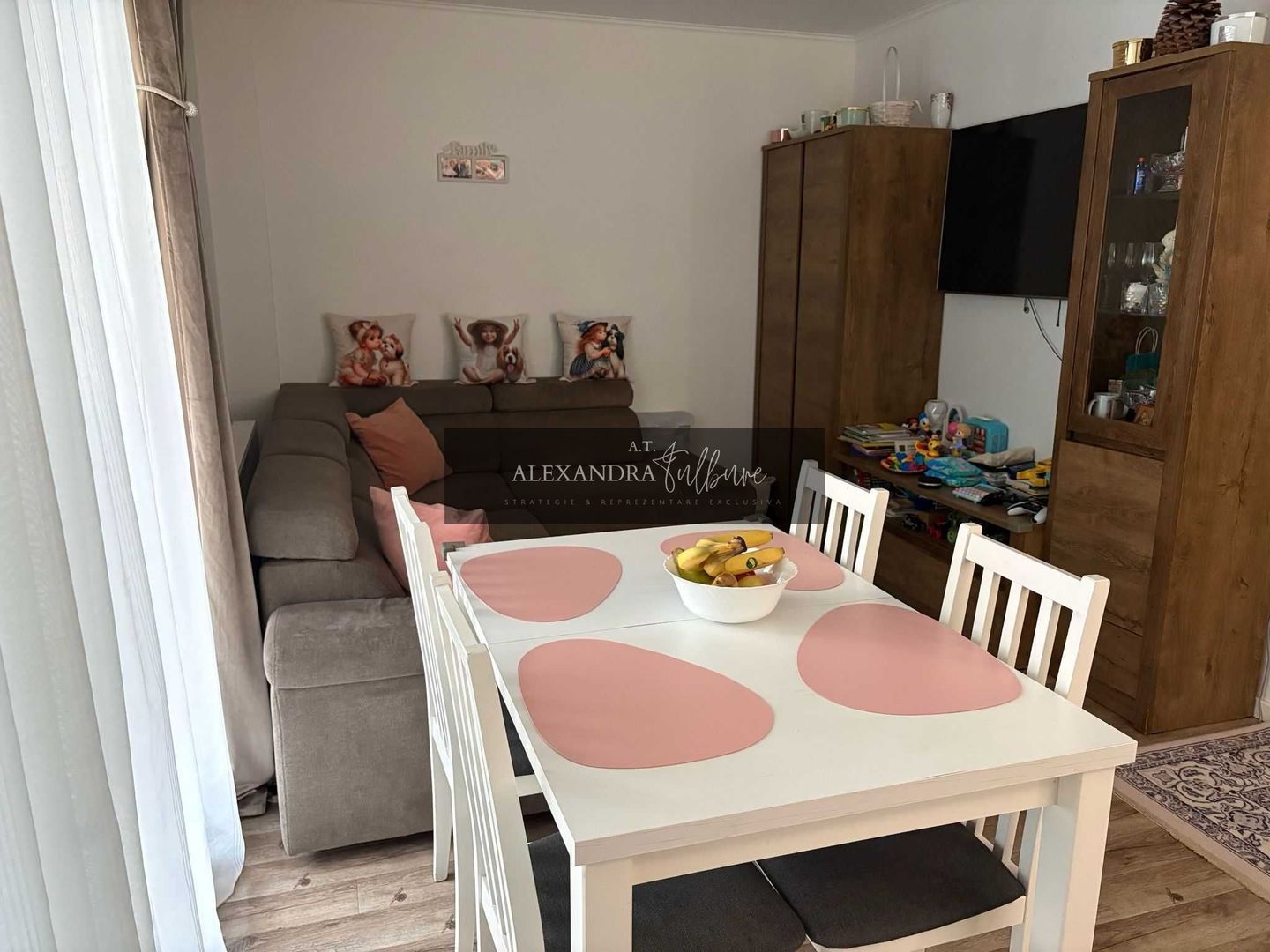 Apartament 3 camere, 2 balcoane, etaj intermediar - foto 3