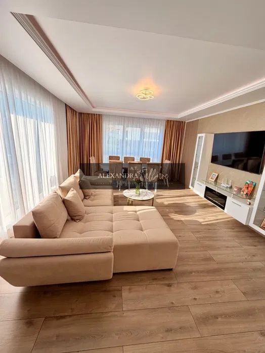 Apartament de vanzare cu 3 camere, 2 bai, balcon, garaj - Imagine principala