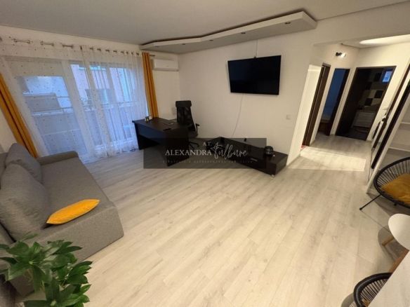 Apartament 2 camere decomandate, etaj intermediar, balcon, parcare - Imagine principala