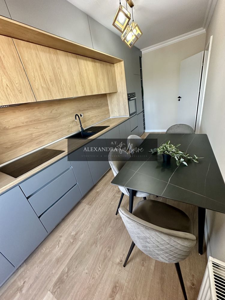 Apartament de vanzare 3 camere decomanda, balcon, parcare - foto 2