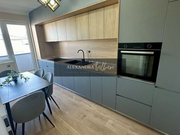 Apartament de vanzare 3 camere decomanda, balcon, parcare - foto 3