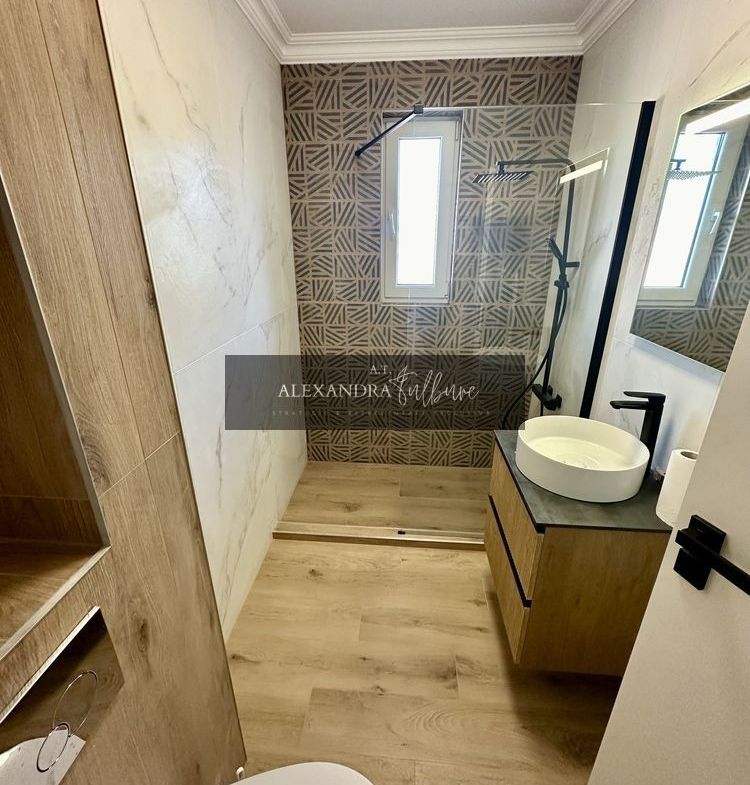 Apartament de vanzare 3 camere decomanda, balcon, parcare - foto 6