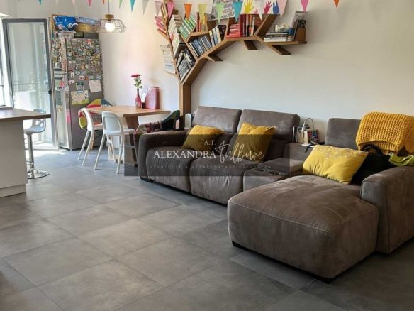 Apartament de vanzare 3 camere, 2 bai, gradina, parcare, Poligon - Imagine principala