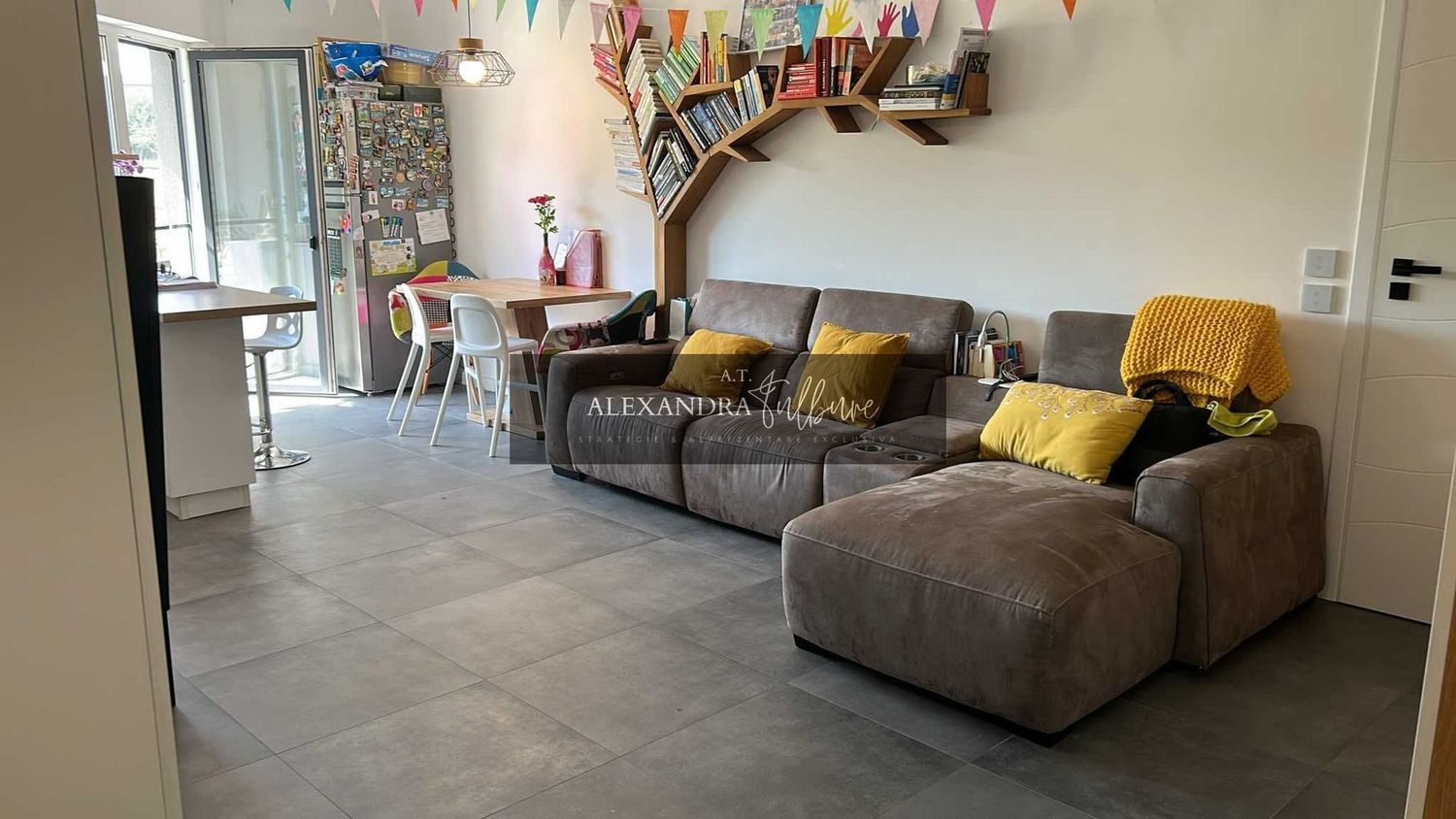 Apartament de vanzare 3 camere, 2 bai, gradina, parcare, Poligon - Imagine principala